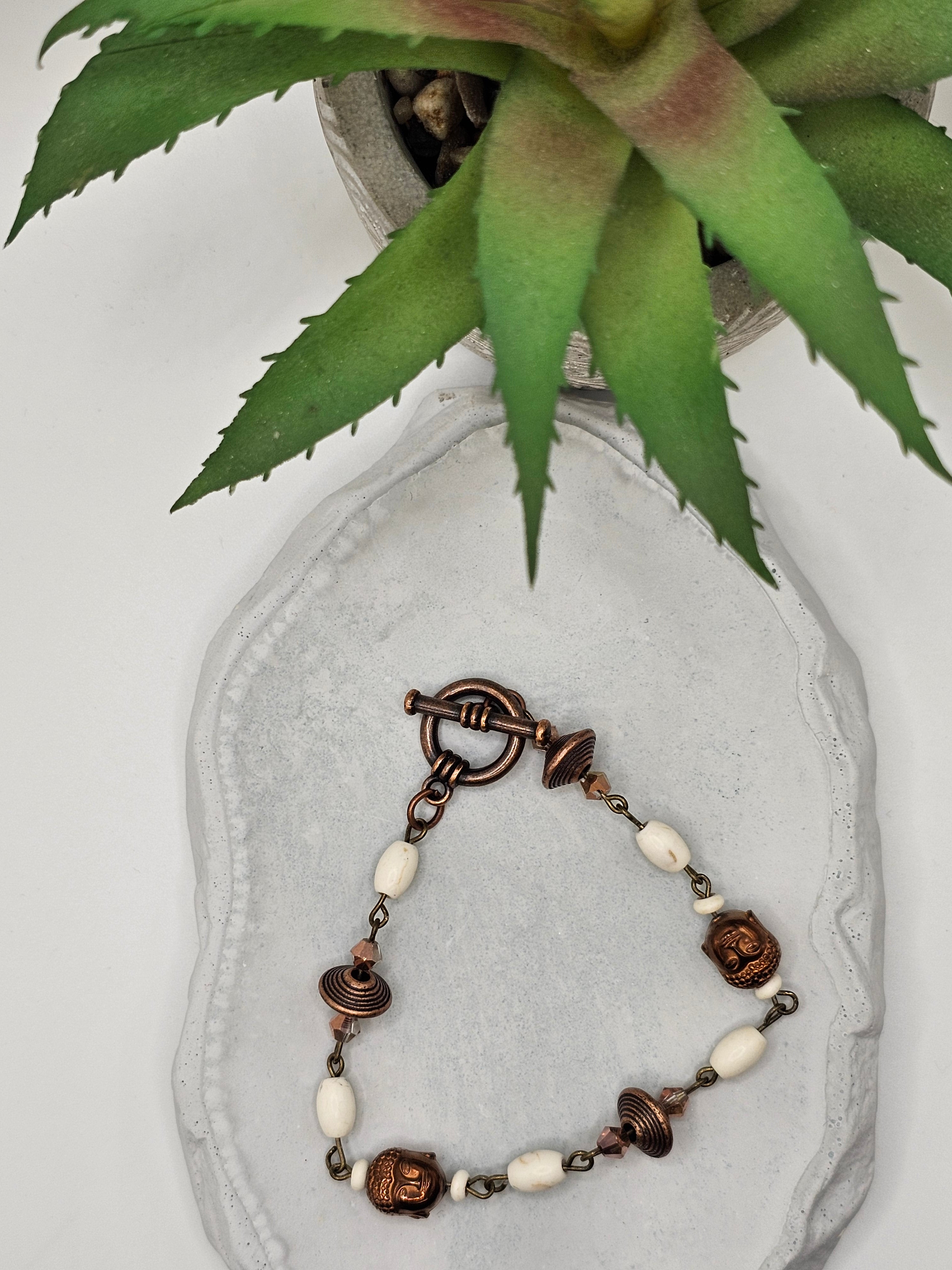 Bronzed copper and mixed beaded bracelet