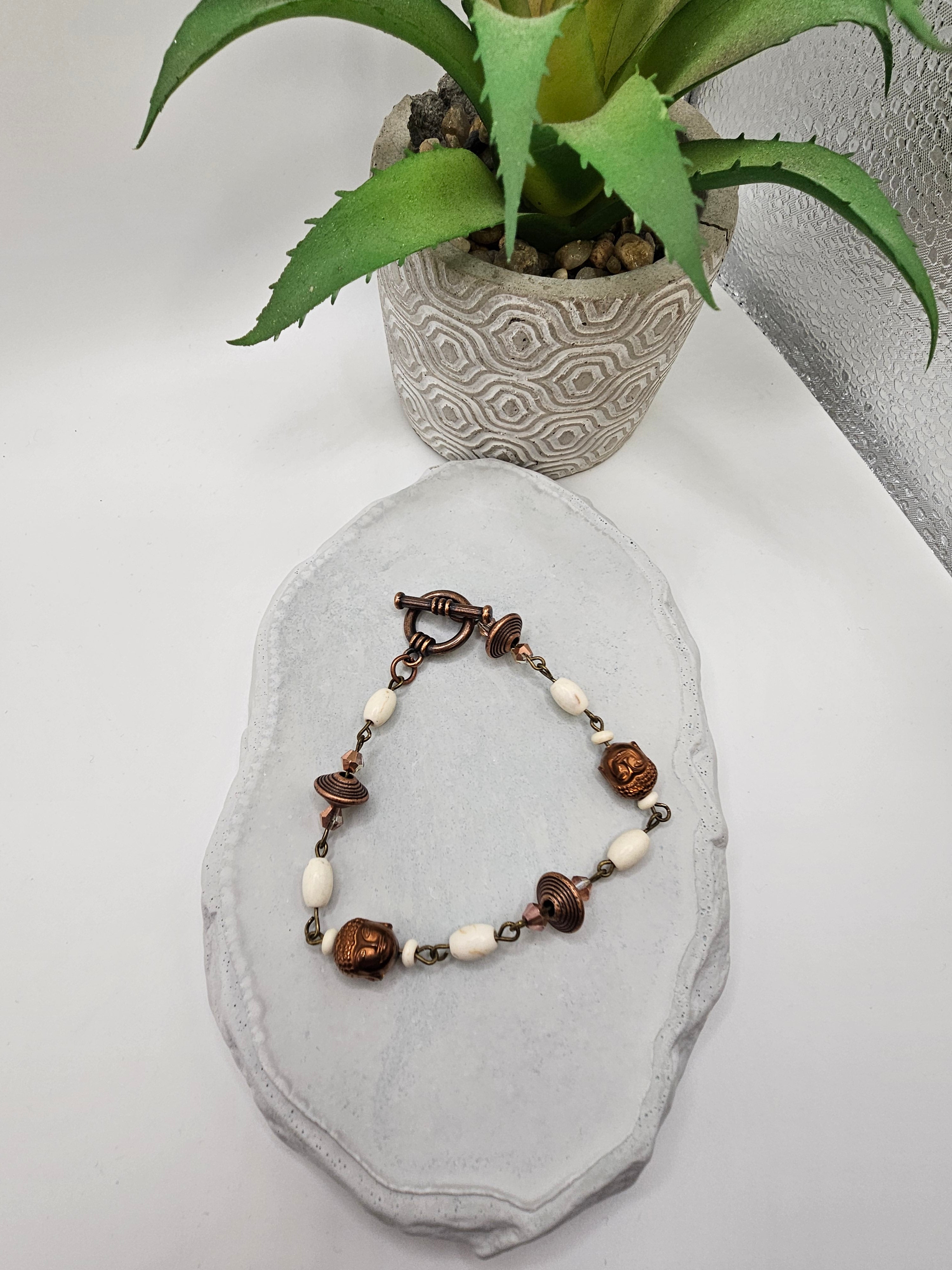 Bronzed copper and mixed beaded bracelet