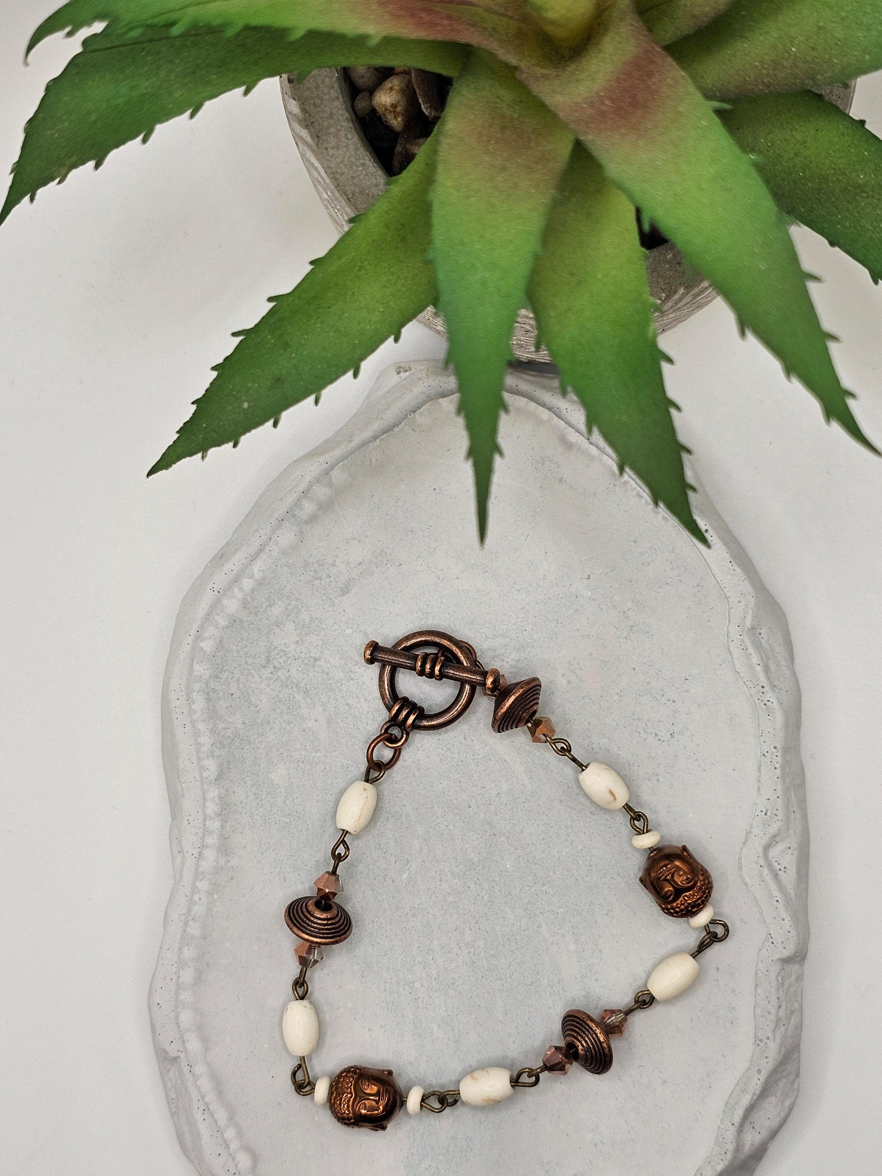 Bronzed copper and mixed beaded bracelet