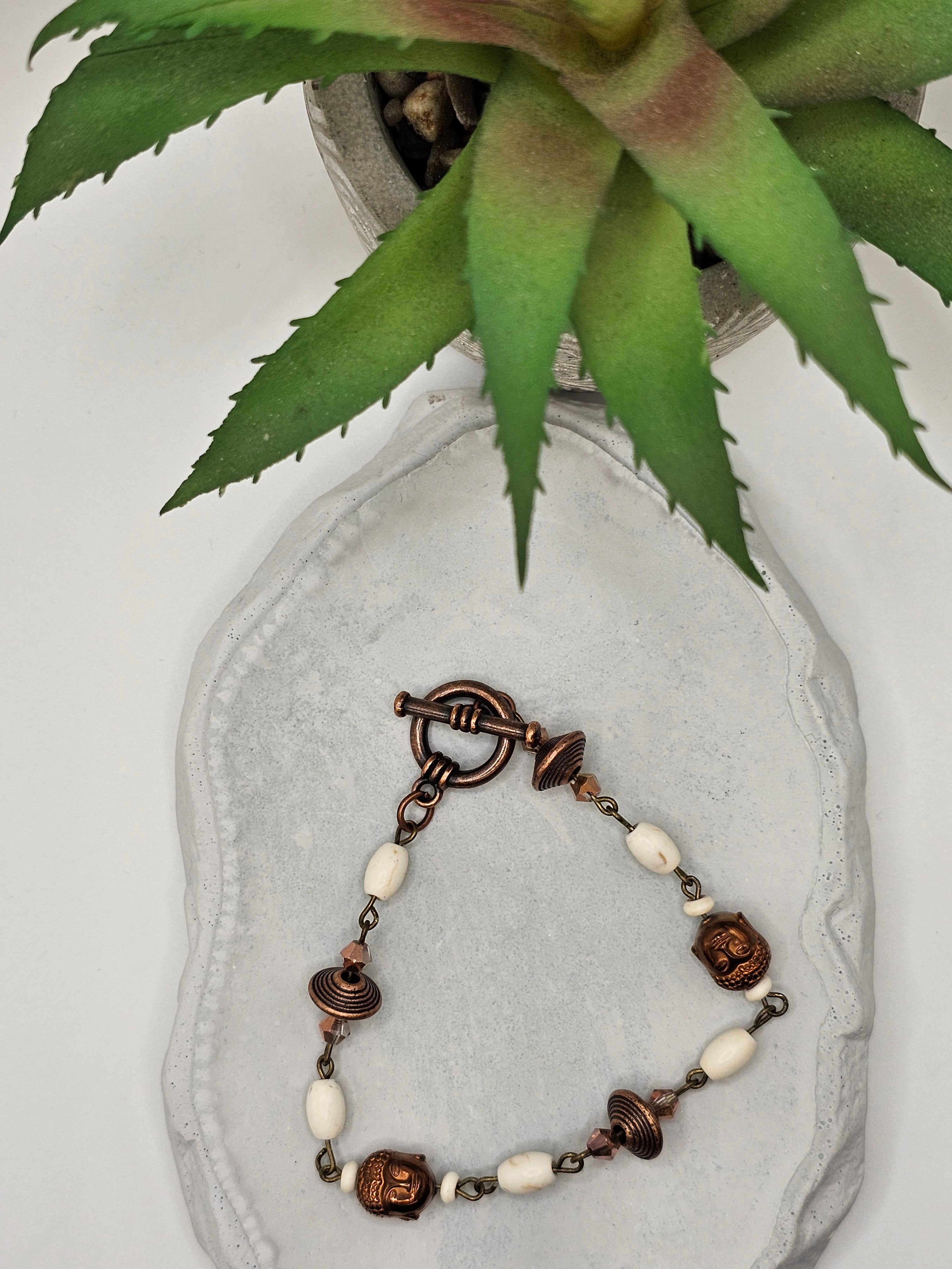 Bronzed copper and mixed beaded bracelet
