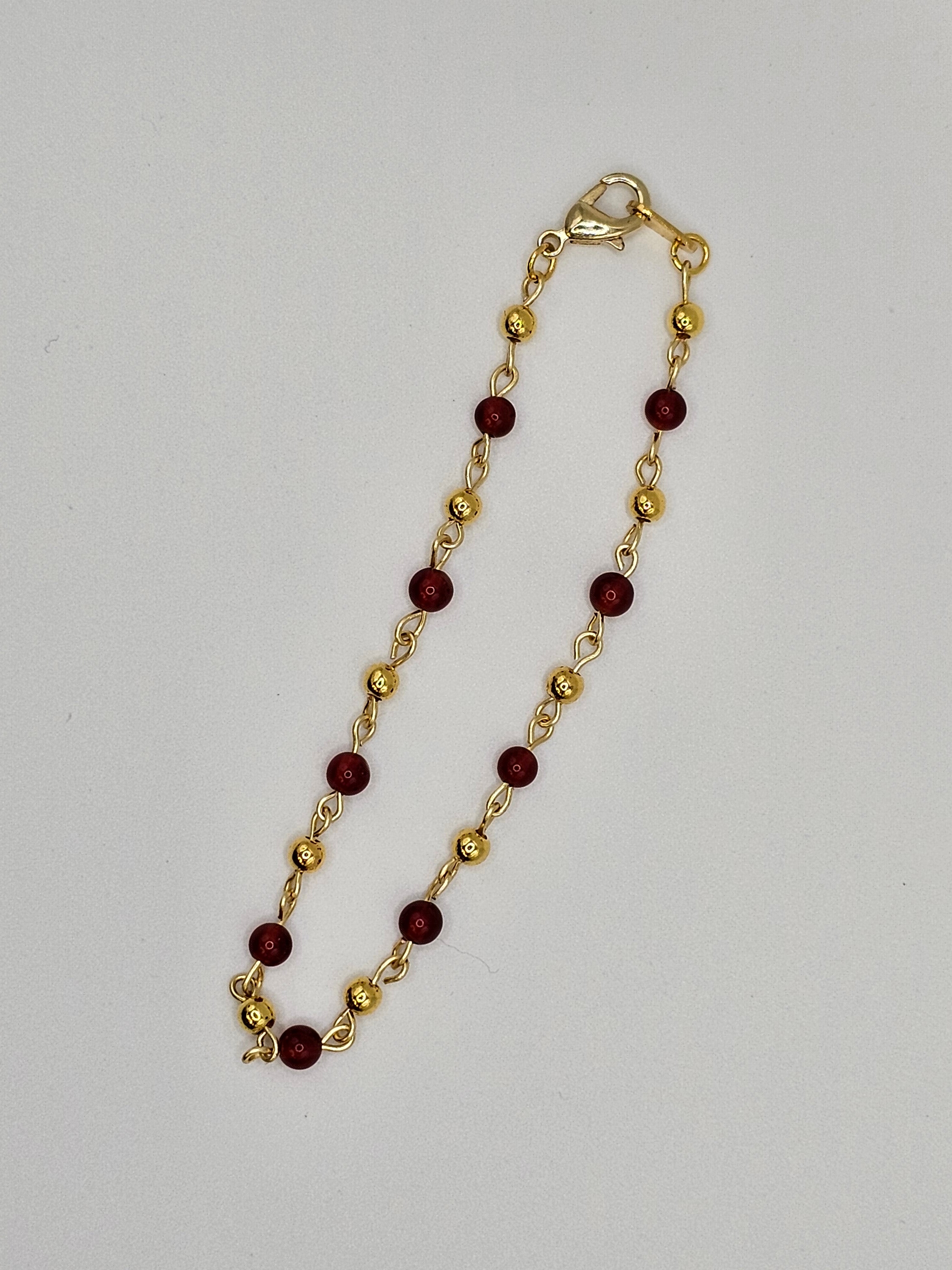 Carnelian and Gold tone beaded bracelet