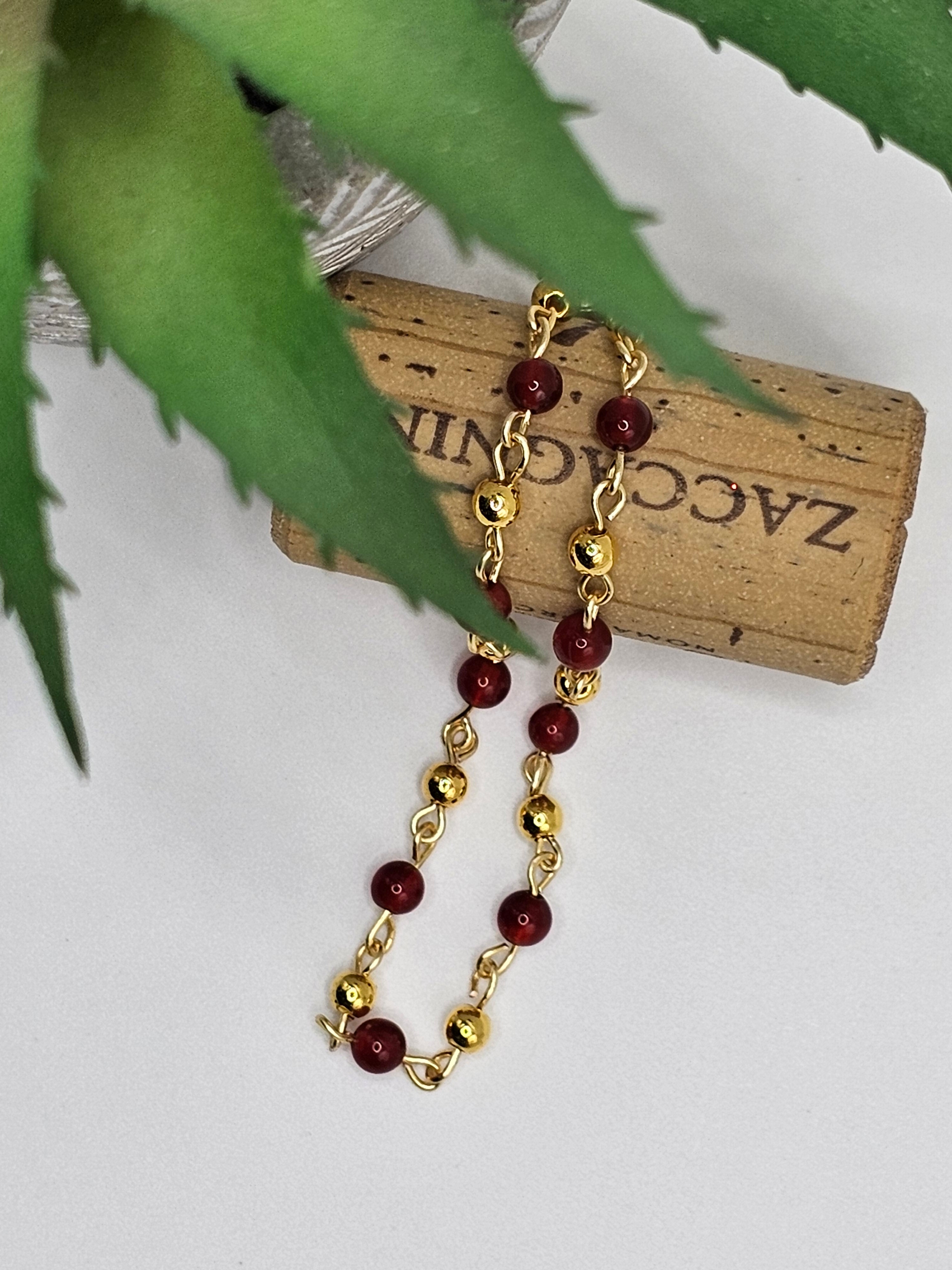 Carnelian and Gold tone beaded bracelet