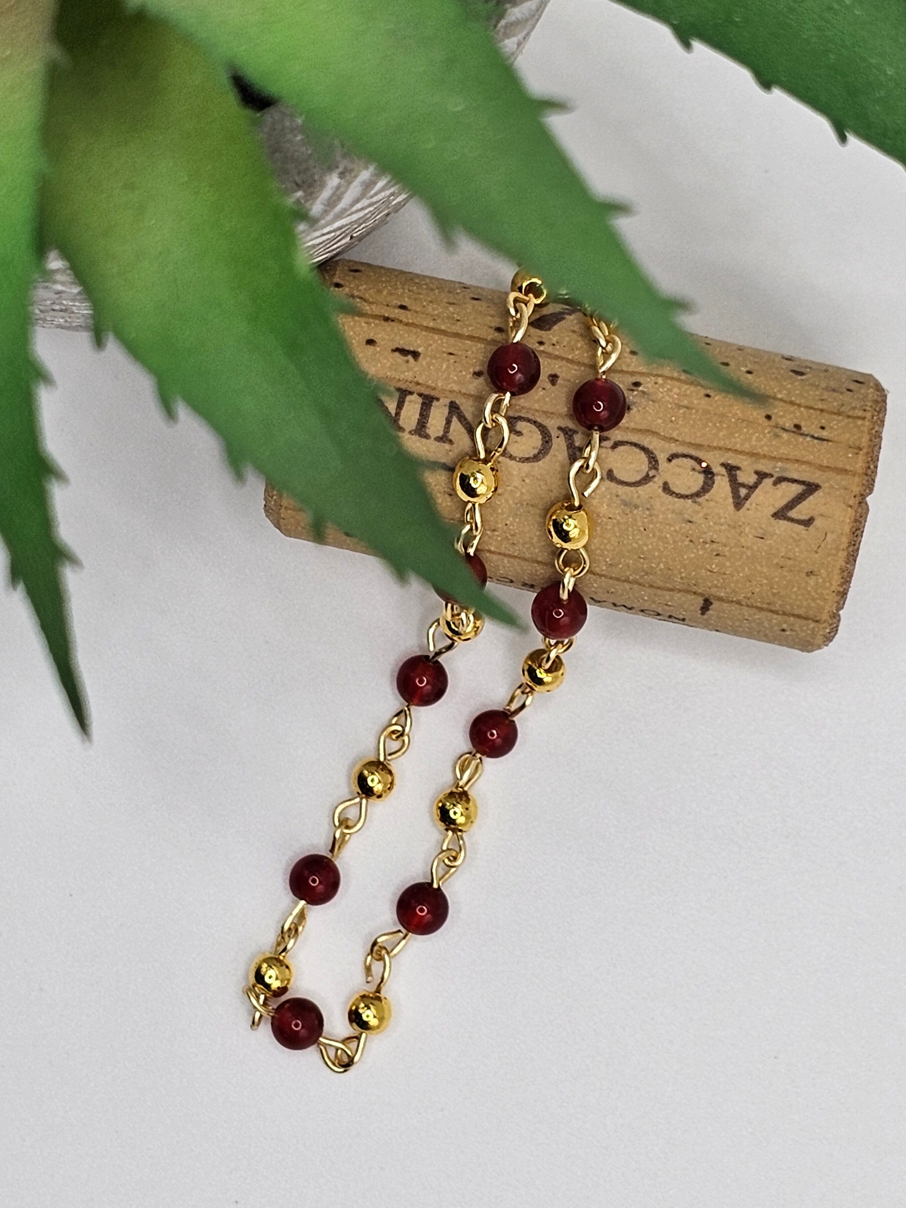 Carnelian and Gold tone beaded bracelet